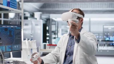 Fütüristik laboratuvardaki bilim adamları moleküler deneyleri taklit etmek için VR gözlükleri kullanıyor. Sanal gerçeklik teknolojisi biyoteknoloji araştırmalarını ve sağlık hizmetlerinde gelişmiş tıbbi keşifleri destekliyor. Kamera B.