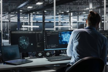 Veri merkezindeki yazılım geliştiricisi yapay zeka görevleri için donanımı optimize ediyor, iş yükünü artırıyor. Derin öğrenme tahminleri kullanarak sunucu çiftliği bilişim uzmanı otomatik sistem teşhisi