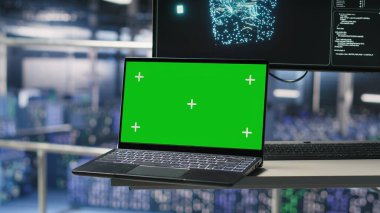 Sunucu merkezi, yapay zeka iş akışları için derin öğrenme veri tabanlarını işleyen izole edilmiş ekran izleme sistemleri. Yapay zeka modeli geliştirmeyi destekleyen Mockbook izleme ekipmanları