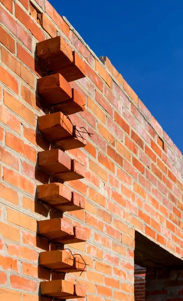 レンガで作られたレンガ造りの壁 領土上の建物の建設 クローズアップを撮影 — ストック写真