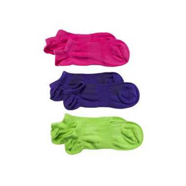 Spor ve spor ayakkabıları için erkeklerin düşük renkli çorapları, fabrika yapımı pamuk ürünleri, beyaz arka planda izole edilmiş nesneler.