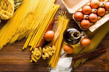 değişik türde makarna, ham 