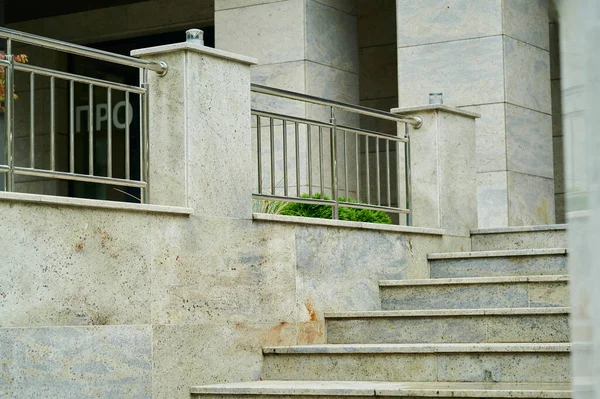 Márvány Lépcső Korlát Fémmel Épületelem Közelkép — Stock Fotó
