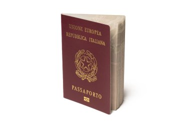 Yarı açık İtalyan pasaportu dikey olarak yerleştirildi