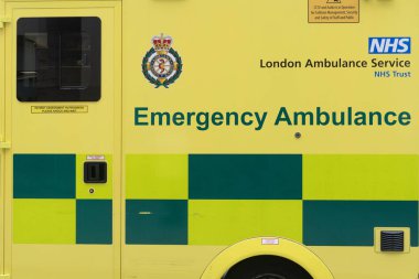 Londra, Uk - 19 Ekim 2024 - Ulusal Sağlık Servisi (NHS) tarafından işletilen Londra acil ambulansının ayrıntıları)