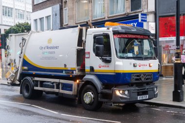 Londra, Uk - 19 Ekim 2024 - Londra 'da bir Veolia sokak temizleme aracına yaklaş