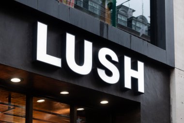 Londra, Uk - 19 Ekim 2024 - Londra 'da Lush Kozmetik Mağazasının İşareti