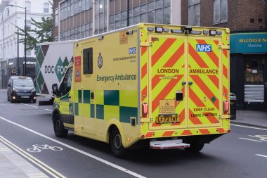 Londra, Uk - 19 Ekim 2024 - Londra NHS acil ambulansı
