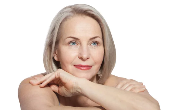 Vacker Medelålders Blond Kvinna Visar Upp Sin Perfekt Välvårdade Ansikte — Stockfoto