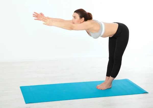 Full Length Photo Amazing Fit Adult Woman Doing Exercise Yoga — Stockfoto