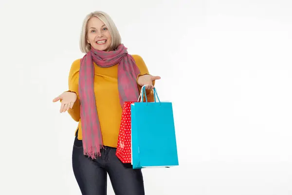 Shopper Shopaholic Shopping Frau Hält Viele Einkaufstüten Aufgeregt Isoliert Auf lizenzfreie Stockfotos