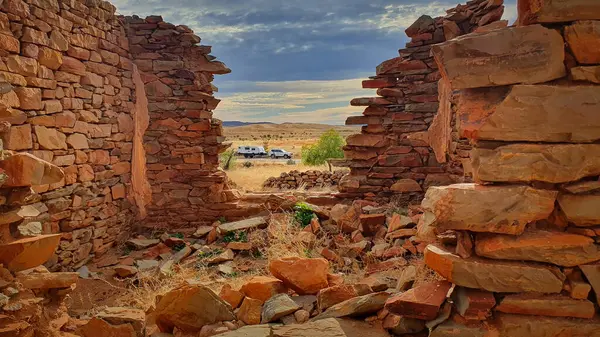 Guardando Attraverso Vecchie Rovine Rurali Nell Entroterra Australiano Con Vecchio — Foto Stock