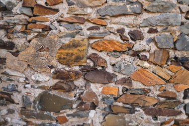 Dokulu Taş Duvar: Güney Avustralya 'daki eski çiftliğin mimari geçmişinde pürüzlü tuğla kalıbı