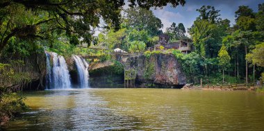 Paronella Park, Avustralya 'nın Queensland eyaletinin Mena Creek kentinde yer alan bir turizm merkezi.