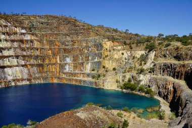 an open-cut mine in Queensland, Australia . It was located in the Selwyn Range, between Cloncurry and Mount Isa. It produced millions of tonnes of uranium ore, one of Australia s oldest mines. clipart