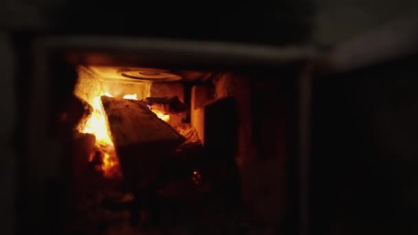 Receding Movement Video Camera Close Burning Fire Furnace Fragment General — Vídeo de stock