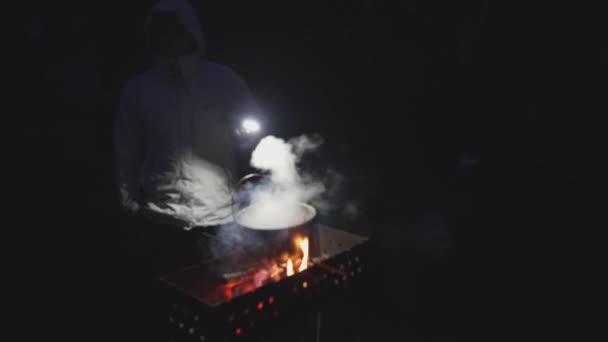 Young Man Flashlight His Hand Cooks Soup Cauldron Brazier — Vídeos de Stock