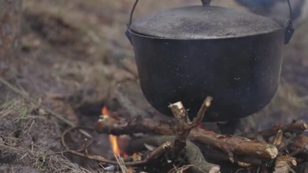 Tourist Putting His Hand Sleeve Jacket Lifts Lid Cauldron Food — Stock Video
