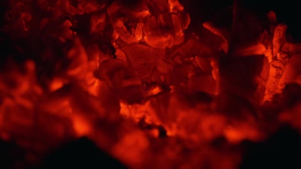 Textura Primer Plano Quema Carbón Ardiendo Lentamente Una Estufa — Vídeo de stock