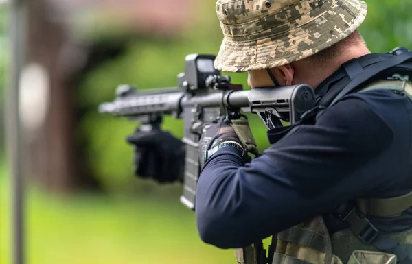 Close Soldier Head Looking Scope His Rifle — Stock Photo, Image