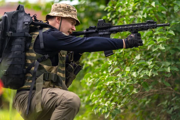 Man Military Equipment Aiming Left Shoulder — Stock Photo, Image