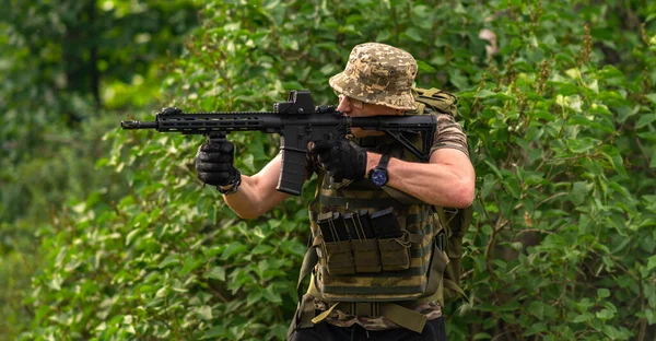 Soldato Mercenario Equipaggiamento Leggero Addestramento Sparare Mirare — Foto Stock