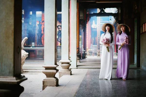 Όμορφη Βιετναμέζα Γυναίκα Στο Dai Λευκό Παραδοσιακό Φόρεμα Του Βιετνάμ Royalty Free Εικόνες Αρχείου