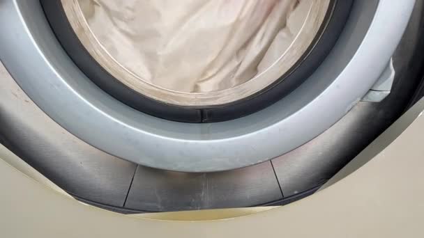 Vue Rapprochée Grande Fenêtre Industrielle Machine Laver Travail Laverie Extérieure — Video