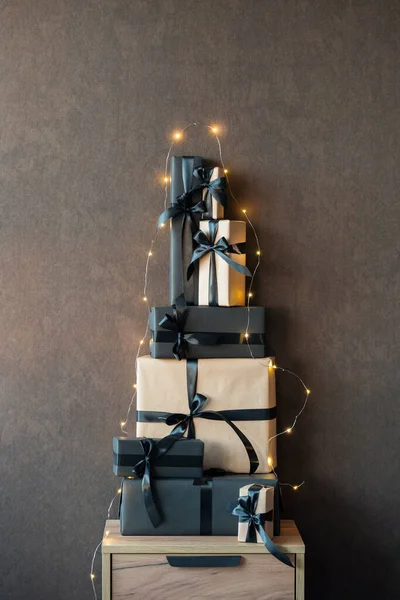 Black Kraft Gift Boxes Ribbon Table Christmas New Year Background — Stock Photo, Image