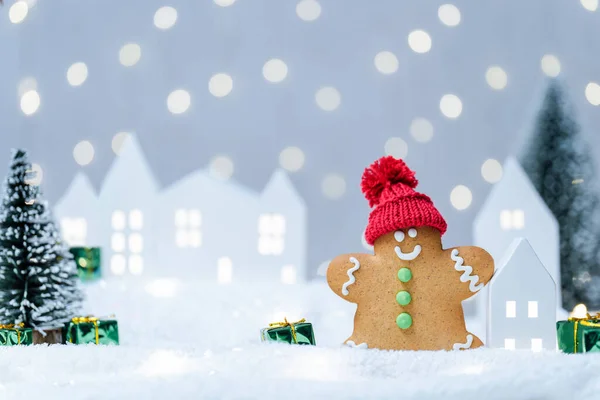 Різдвяний Милий Маленький Будиночок Імбирний Чоловік Деревом Снігу Світла Святкова — стокове фото