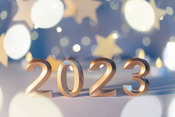 Números Ouro Ano 2023 Guirlanda Festiva Brilhante Com Bokeh Fundo — Fotografia de Stock