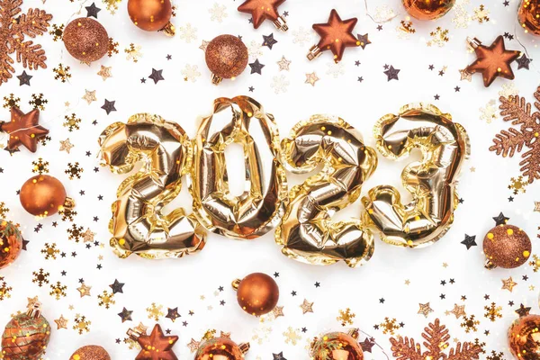 Gouden Ballonnen Nummers Van Het Jaar 2023 Gloeiende Feestelijke Bloemenslinger — Stockfoto