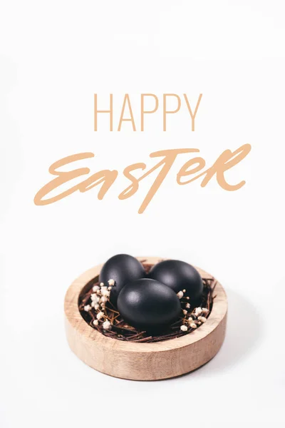 蛋在白色背景上涂上黑色 巢内有三个有吉普赛花的蛋 复活节快乐贺卡 — 图库照片