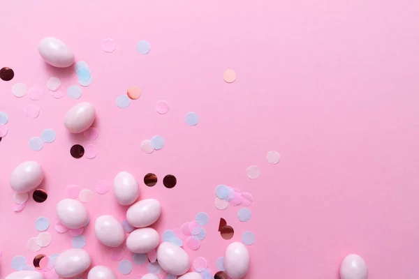 Bunch Candy Eggs Pink Background Minimal Easter Concept Copy Space lizenzfreie Stockfotos