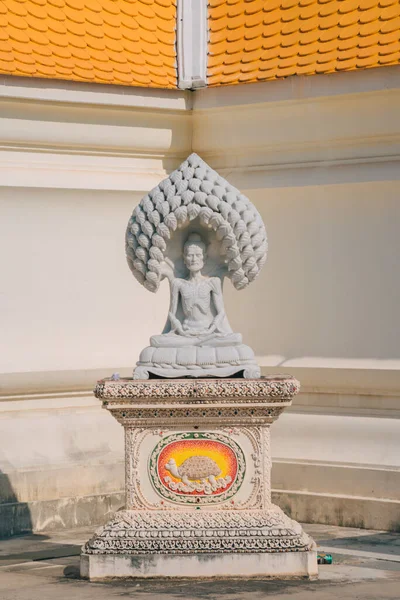 Statyer Inne Templet Vackert Tempel Bangkok Eller Wat Pariwas Tempel — Stockfoto