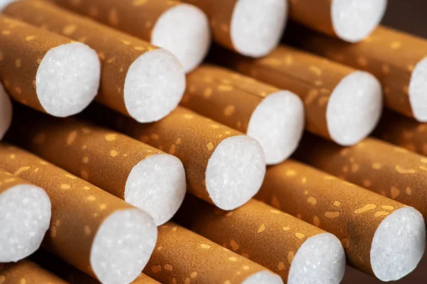 Imagem Vários Cigarros Feitos Comercialmente Pilha Cigarro Madeira Conceito Campanha — Fotografia de Stock