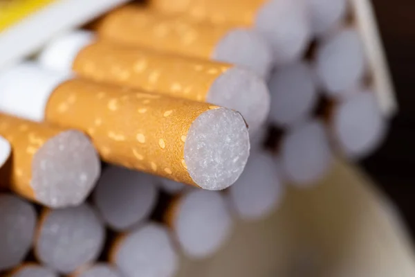 Cigarros Numa Alcateia Filtro Amarelo Danos Saúde Mau Hábito Maço — Fotografia de Stock