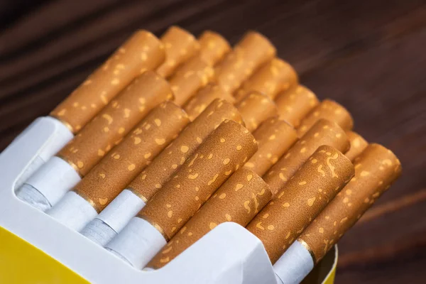 Cigarros Numa Alcateia Filtro Amarelo Danos Saúde Mau Hábito Maço — Fotografia de Stock