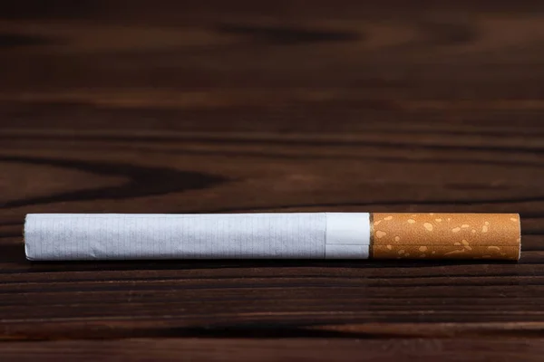 Cigarro Fundo Madeira Fechar — Fotografia de Stock