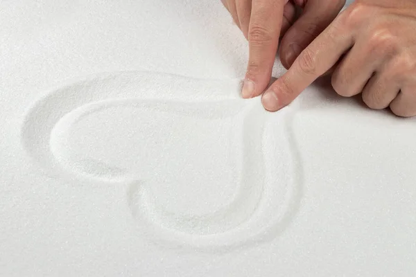 Pessoas Desenhar Coração Areia Branca Perto — Fotografia de Stock