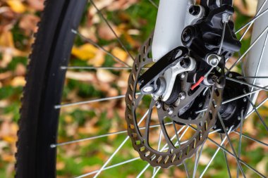 Bisiklet disk fren rotor odak yakın çekim.