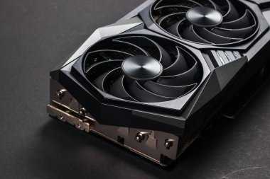 Koyu arkaplanda modern bir GPU Grafik Kartı