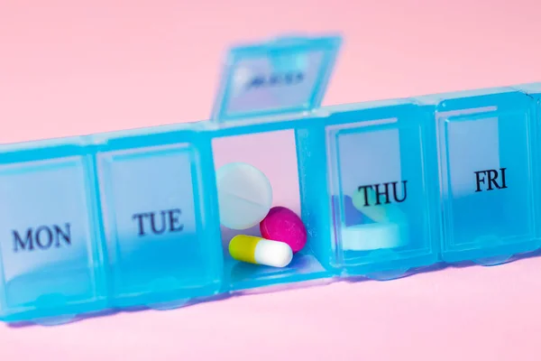 Pill Organizer Variety Pills Supplement Weekly Pill Organizer Pink Background — Stockfoto