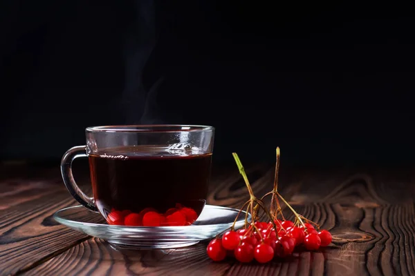 Viburnum Und Tasse Mit Viburnum Tee Fruchtiges Saisonales Getränk Auf — Stockfoto