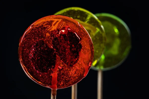 Lollipops Met Droog Fruit Binnen Een Zwarte Achtergrond Gezonde Zoetheid — Stockfoto