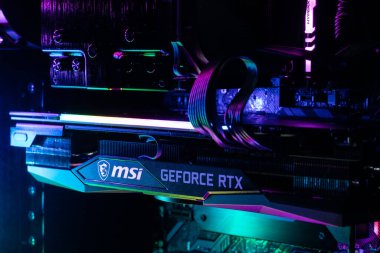 Dnipro, Ukrayna - 23 Şubat 2023: MSI Geforce RTX oyun kartı açık durumda.