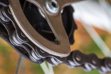 Dağ bisikleti zincirinin makro görüntüsü. Kapat..