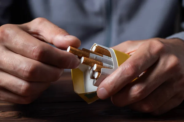 Close Man Hand Holding Peel Cigarette Pack Prepare Smoking Cigarette — Stock Photo, Image