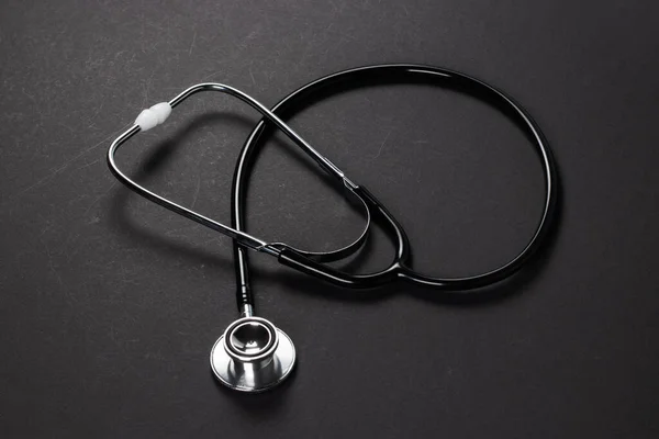Zwarte Stethoscoop Donkere Achtergrond Gezondheidszorg Copcept — Stockfoto