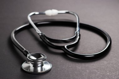 tıbbi instument stetoskop ile boşaltmak için kısa mesaj.